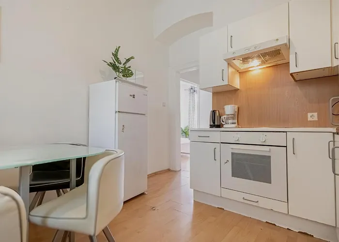 Modern Three Bedroom Close To Stadthalle Viena