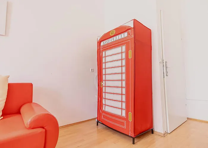 Modern Three Bedroom Close To Stadthalle *