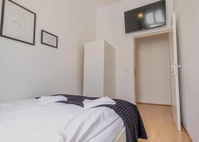 Modern Three Bedroom Close To Stadthalle Apartamento