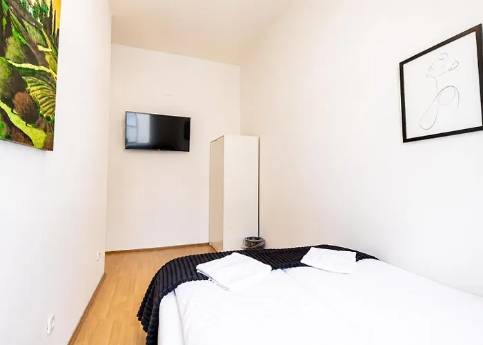 Modern Three Bedroom Close To Stadthalle Apartamento