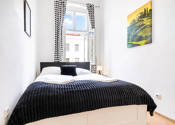 Modern Three Bedroom Close To Stadthalle Apartamento