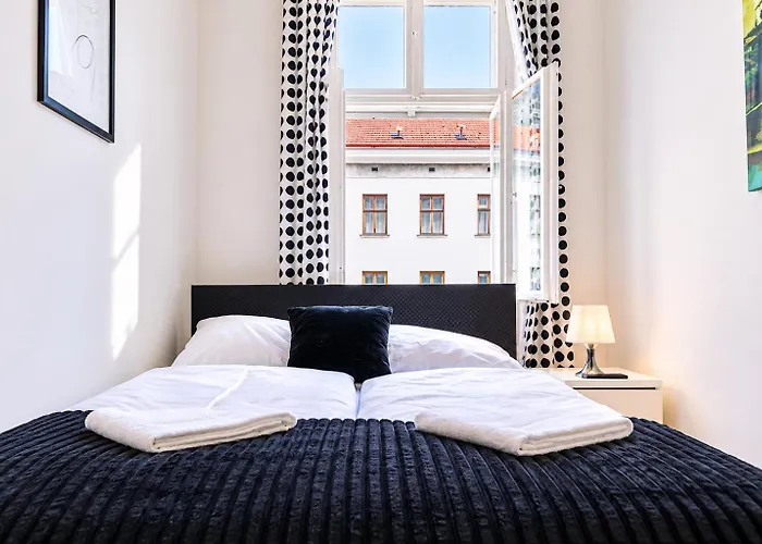 Modern Three Bedroom Close To Stadthalle *