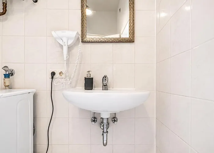 Modern Three Bedroom Close To Stadthalle