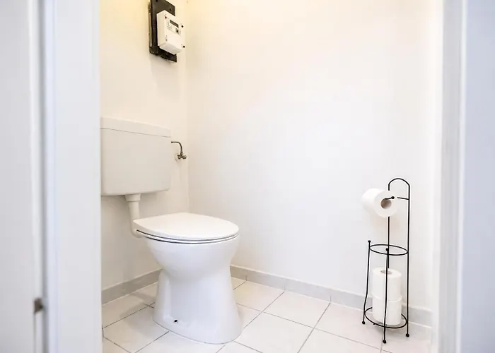 Modern Three Bedroom Close To Stadthalle Apartamento